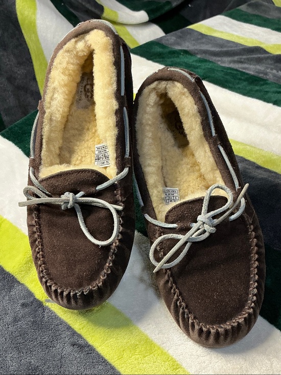 UGG Shoes - UGG Women’s Brown Suede Moccasin Slippers with Shearling Lining Size 9